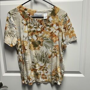 Alfred Dunner Women's Floral Tee - Cream and Gold